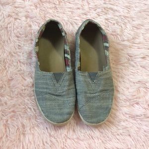 Toms Shoes